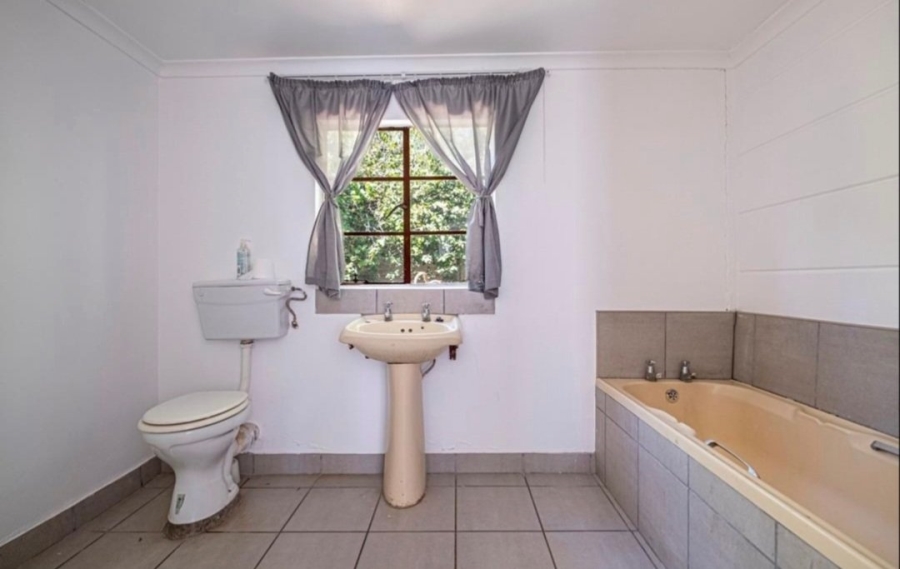 5 Bedroom Property for Sale in Vanes Estate Eastern Cape